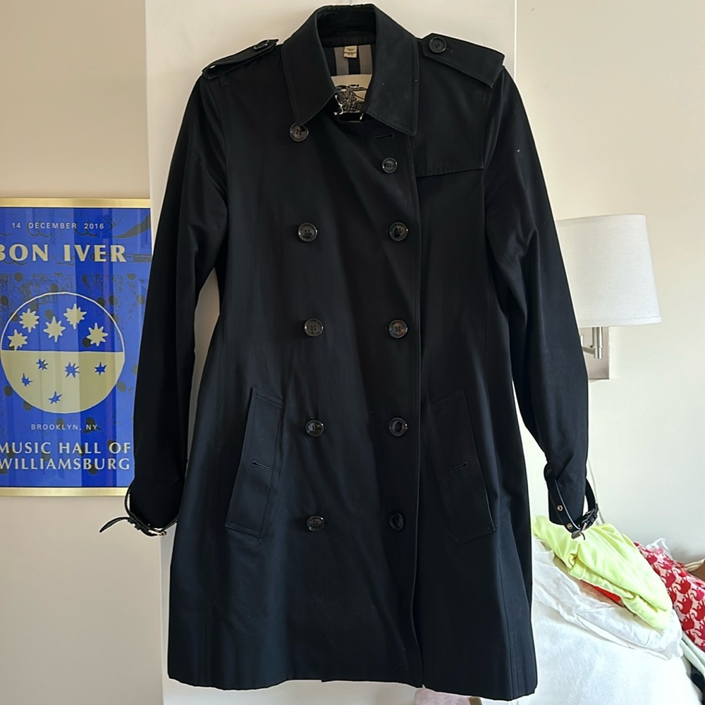 BURBERRY TRENCH COAT